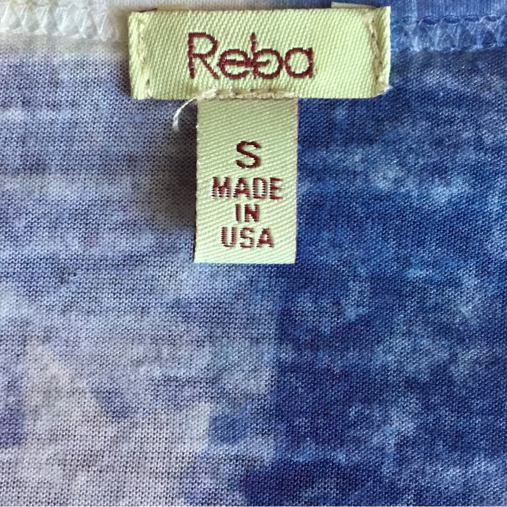 Reba Patriotic Top Rhinestone Stars 3/4 Sleeves Sharkbite Hem Size Small - Picture 5 of 6